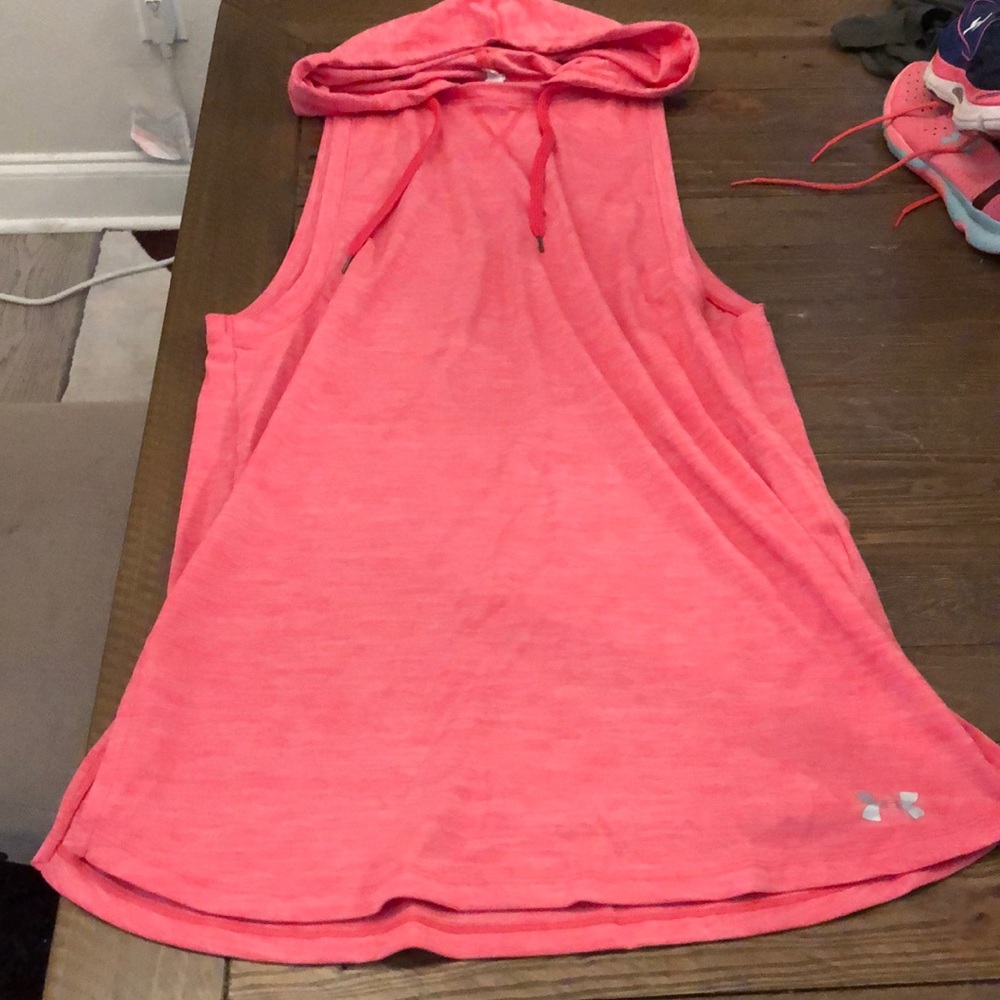 Sleeveless tunic